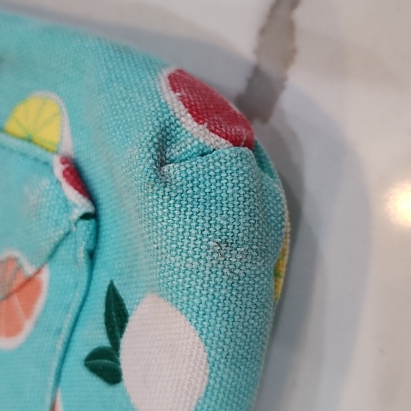 Kavu Keepalong Citrus Print Adjustable Crossbody Bag - Picture 12 of 12